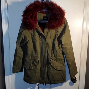 Womens parka, fault fur burgundy hood.